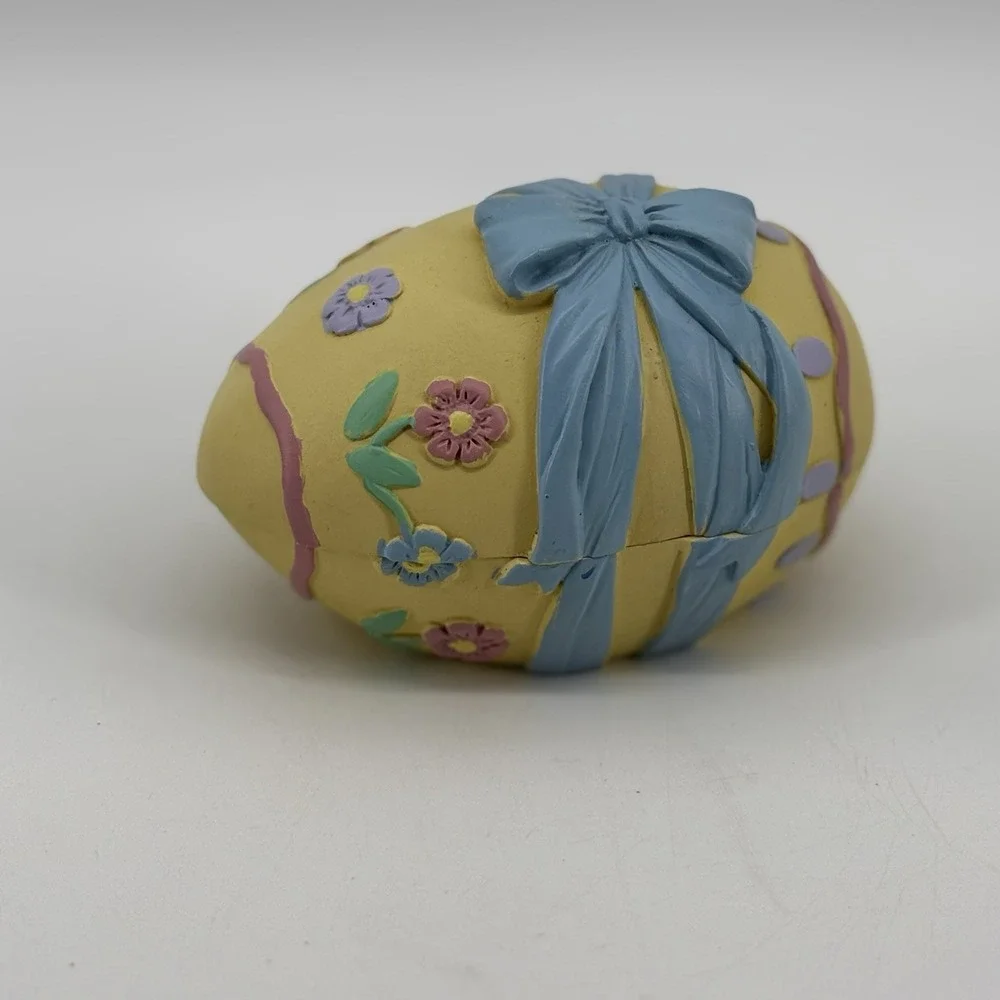 Vintage‎ Lidded Easter Egg w Nested Bunnies Pastel Spring Decor Yellow Cottage
